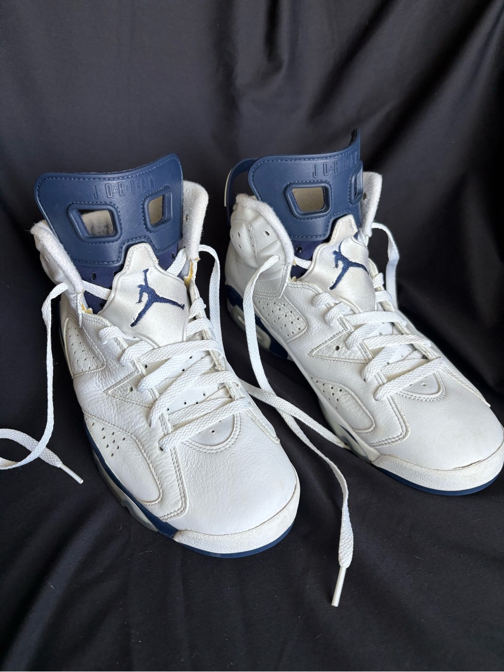 Air Jordan Retro 6 High-Top Sneakers - White/Midnight Navy
